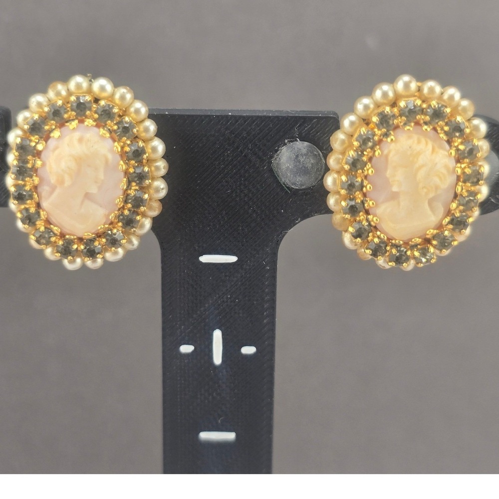 Vintage Hobe Cameo Earrings Gold Tone Faux Pearl Rhinestone Clip On 1in